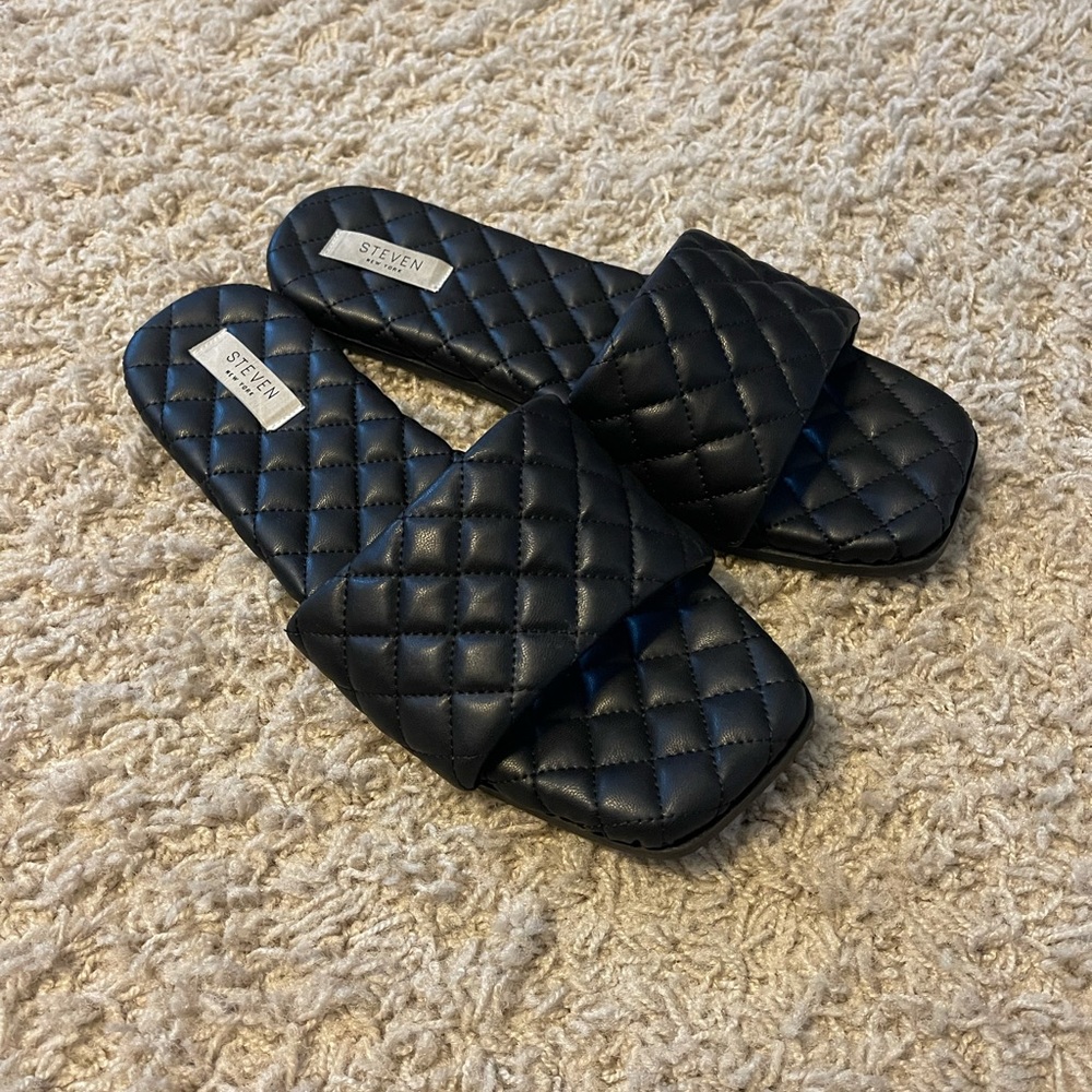 Steve Madden quilted black slides